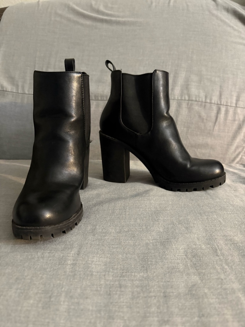 Soda Black Chelsea-Style Chunky Heel Ankle Boots Size 7.5